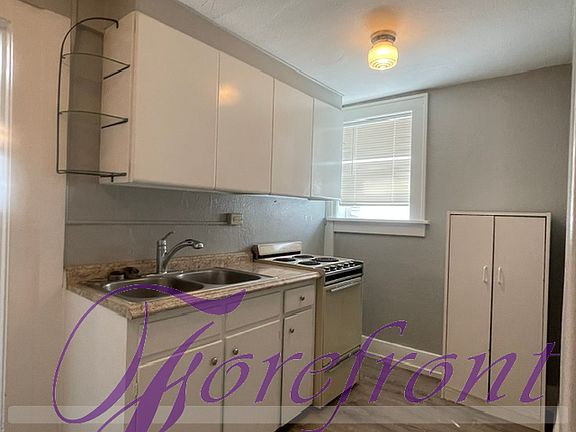 4th image of 112 S Elk St #3