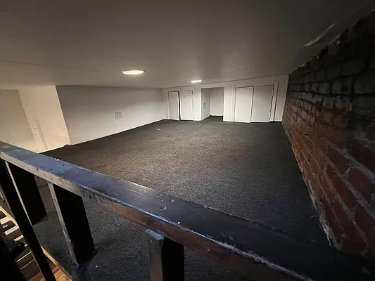 Rented by KNOCKKNOCK LLC | media 16