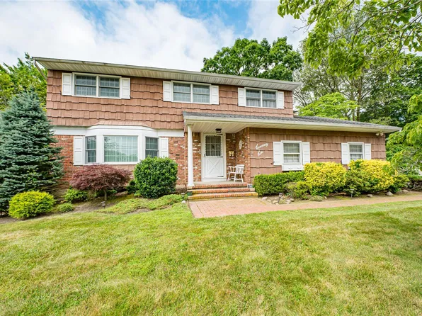 76 Magro Drive, North Babylon, NY 11703