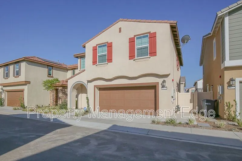 3 bed, 3.0 bath, 1870 sqft, $3,195 — Photo 2