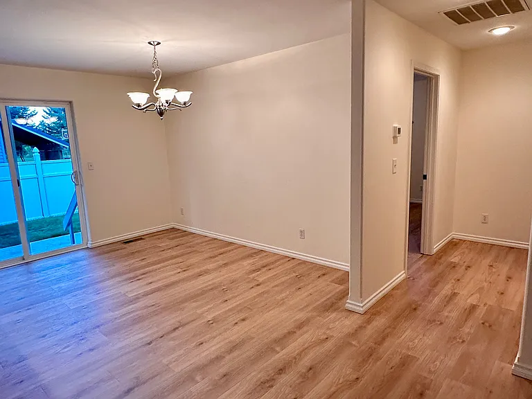 414 Louis Ln — Photo 11