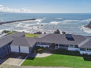 303 Memory Ln, Brookings, OR 97415