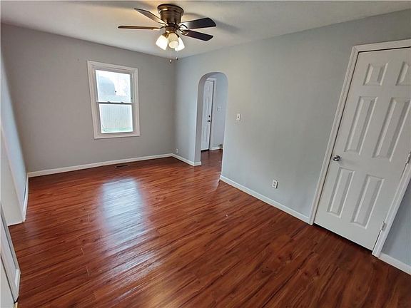 5th image of 227 W Pennsylvania St