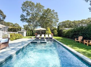 66 School St, Hampton Bays, NY 11946