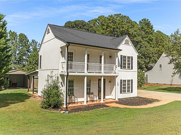 3rd image of 610 Walnut Way