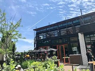 Indoor/Outdoor Walkable Dining Options