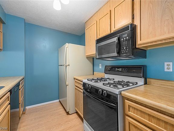 5th image of 106 Maria Dr