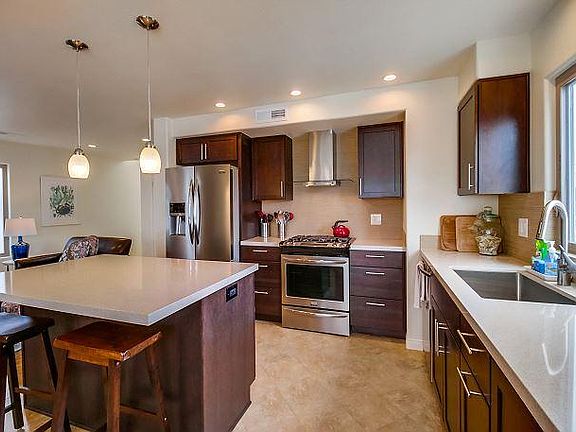 4th image of 805 El Carmel Pl