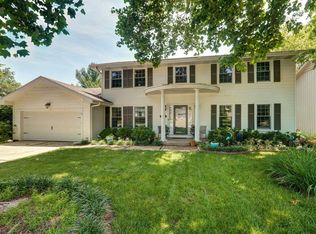 1326 S Greentree Ave, Springfield, MO 65809