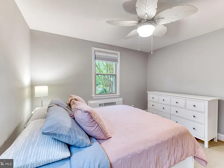 1363 K St SE #202 — Photo 16