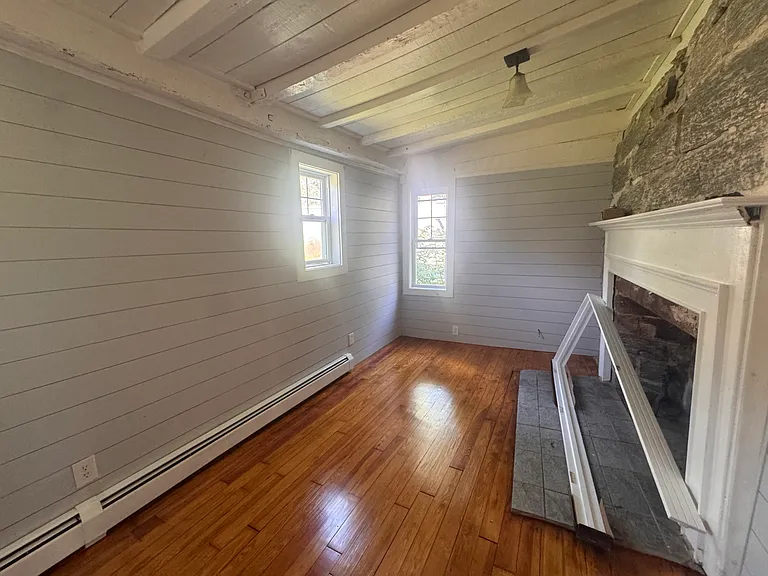 33 Carmichael Ln — Photo 22