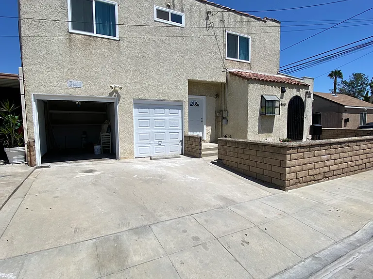 5460 Pine Ave — Photo 1