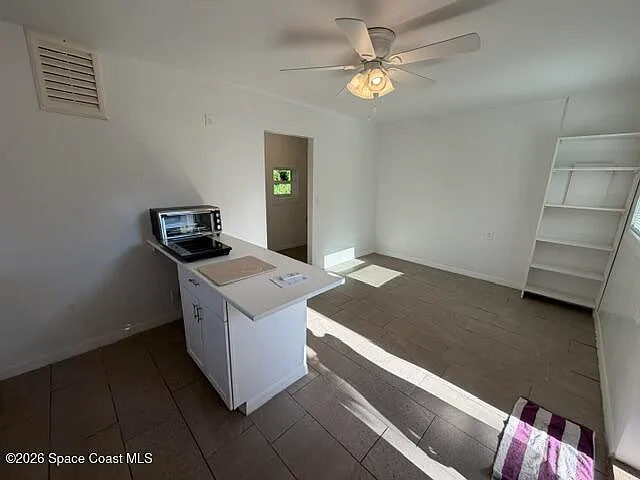 Studio, 1.0 bath, 340 sqft, $1,100 — Photo 3