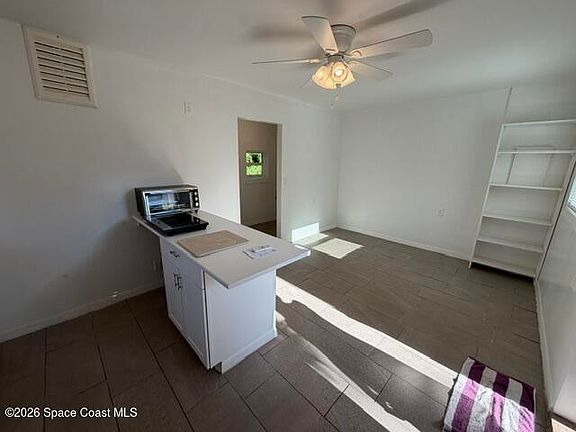 3rd image of 1500 Seneca Dr #3