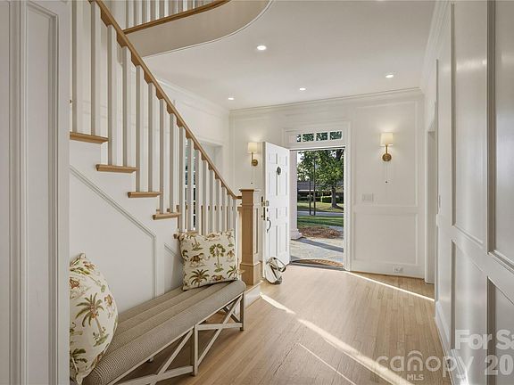 2nd image of 319 W Union St