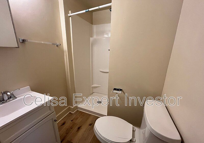 2nd image of 2130 Broadway #22