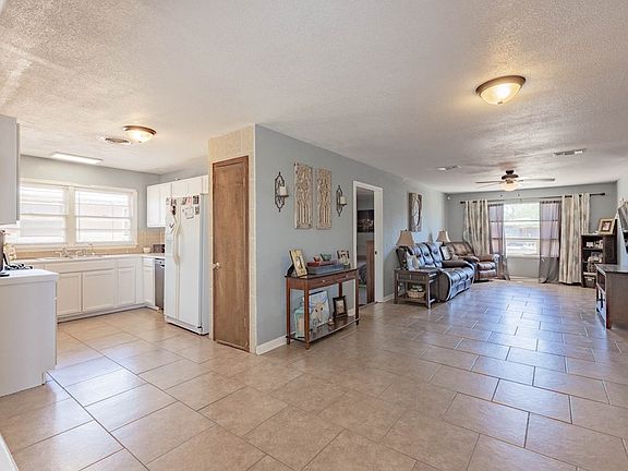 5th image of 1413 Tulip Ln