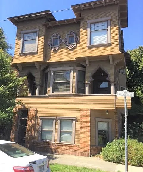 504 10th St #C — Photo 1