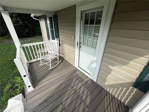 5th image of 158 Green St