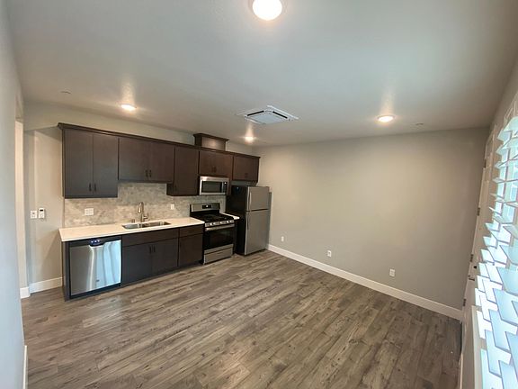 3rd image of 664 W Warren Dr