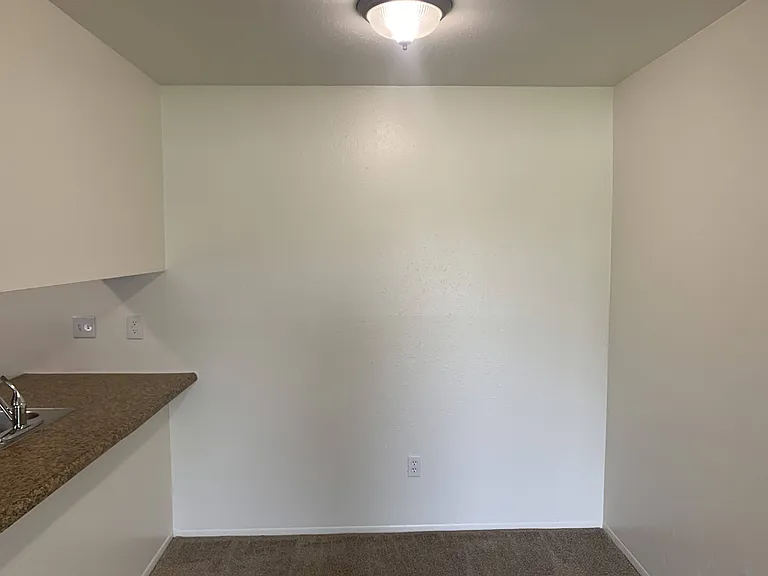 Windsor Place Apartments — Photo 64