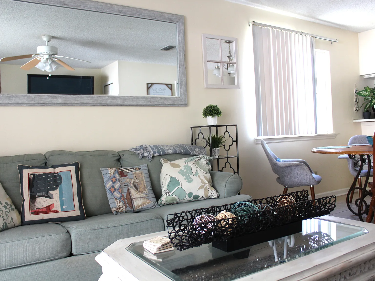 2 bed, 1.5 bath, 1044 sqft, $2,400 — Photo 1