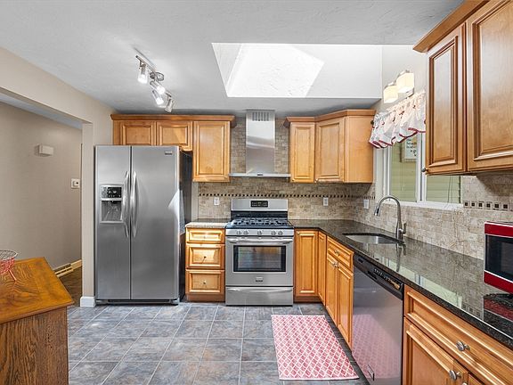 4th image of 37 Brookbend Way E #84