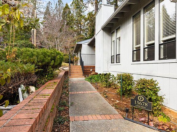 3rd image of 15678 Lorie Dr