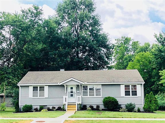3rd image of 505 NE Orchard Dr