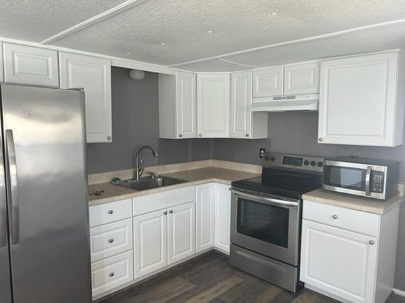 3rd image of 1424 Lakeview Dr