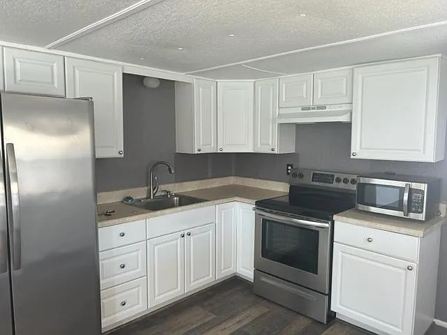 1424 Lakeview Dr — Photo 3