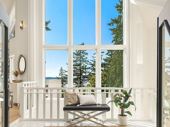3rd image of 537 Hyak Drive