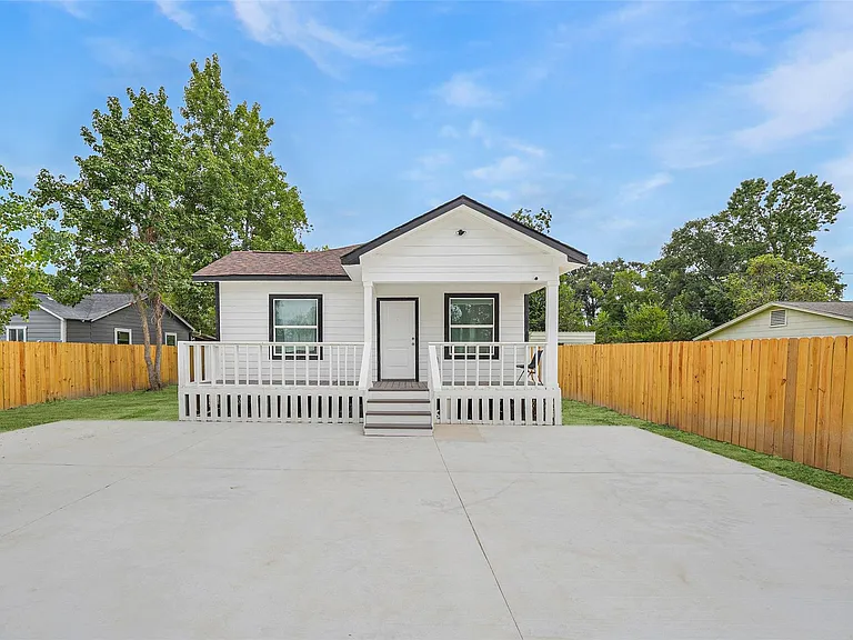 9305 Kentshire Dr — Photo 2