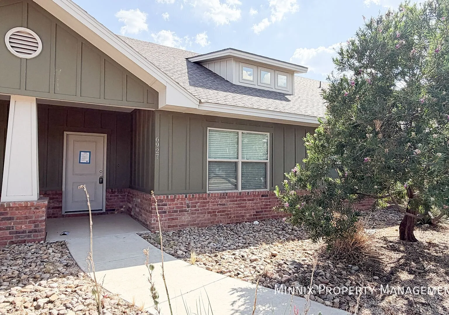 Lubbock, TX| Frenship ISD| Free 75 inch TV |3 bedroom 2 bathroom house for Rent| 6927 20th St. — Photo 2