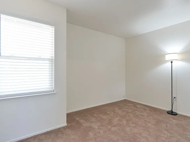 Sonoma Court Townhomes — Photo 8