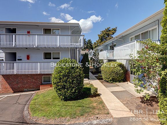 3rd image of 2635 SE Willard St