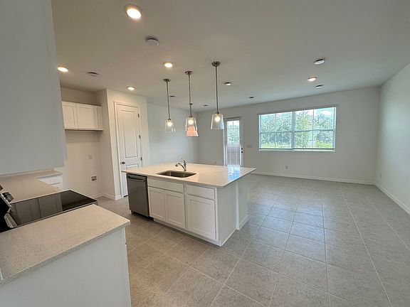 3rd image of 737 Longboat Dr