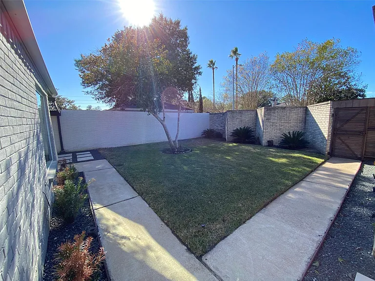 8310 Spring Wind Dr — Photo 16