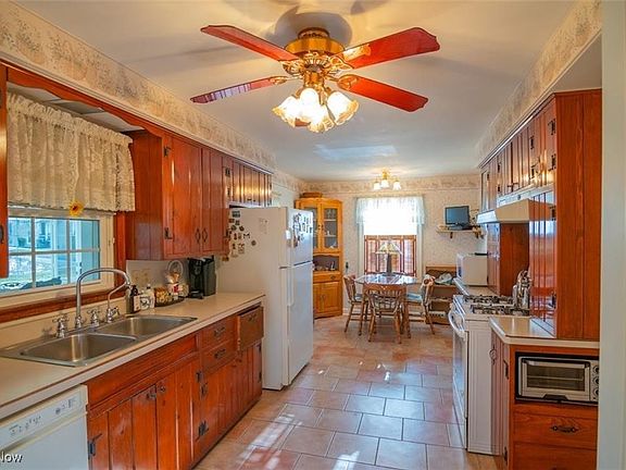 2nd image of 204 Spring Park Ave