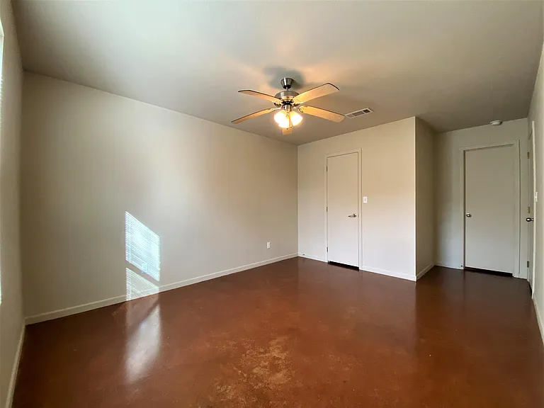 255 E 5th Ave — Photo 3
