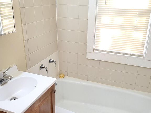 5th image of 2726 Newton Ave N