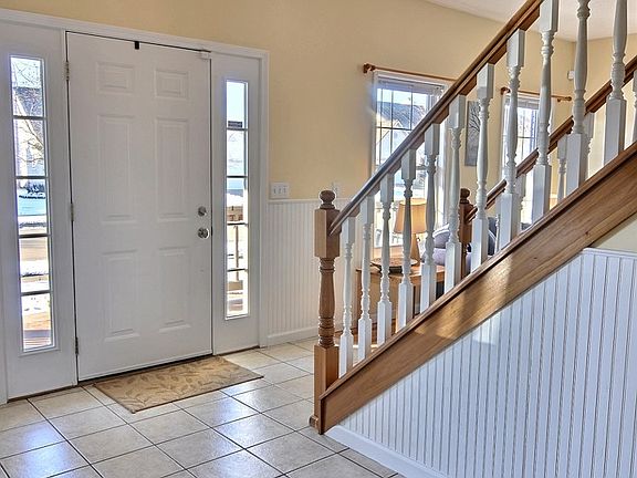 4th image of 812 Warrick St