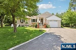 1st image of 6 Garden Ct