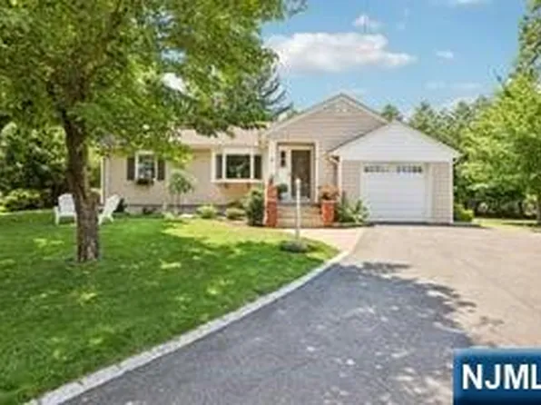 6 Garden Ct, Ho Ho Kus, NJ 07423