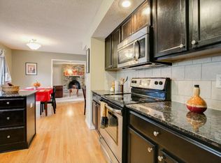 2151 Kenwood Dr E, Maplewood, MN 55117