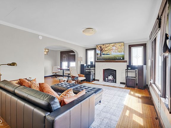4th image of 444 S Denny St