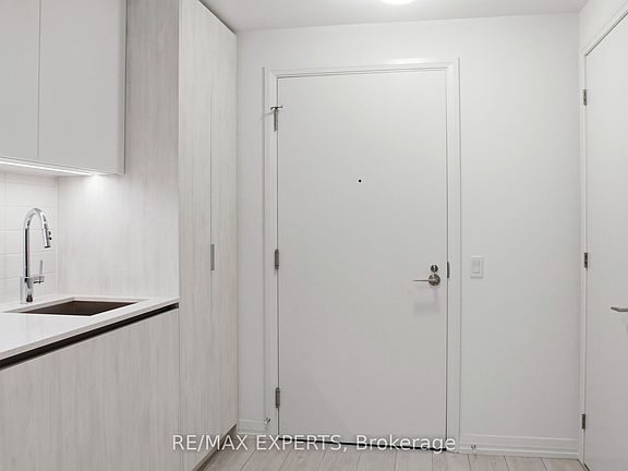 4th image of 400 King St W #1028