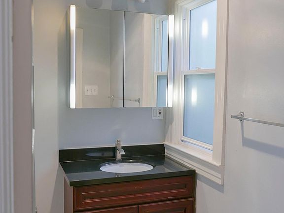 5th image of 633 Frederick St Unit B