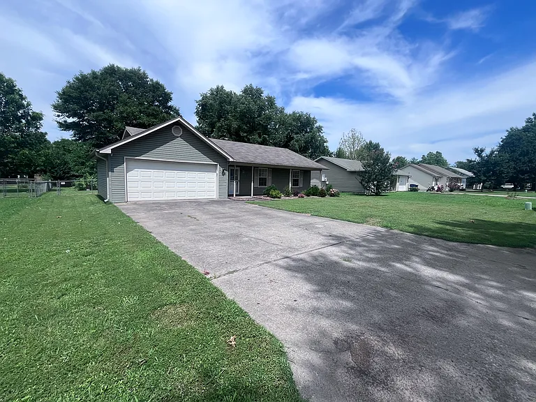 28 Burns Dr — Photo 2