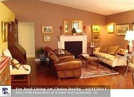 5th image of 15661 Canterbury Ct